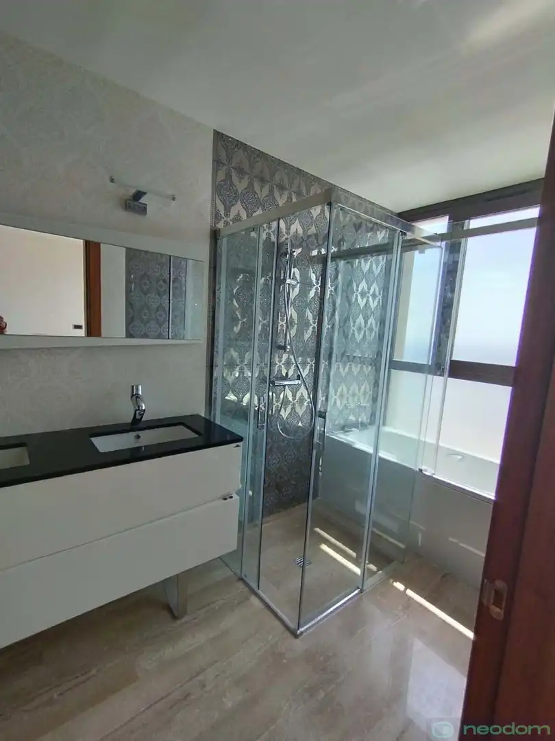 Bathroom of Flat for rent in Benidorm  with Air Conditioner, Terrace and Storage room