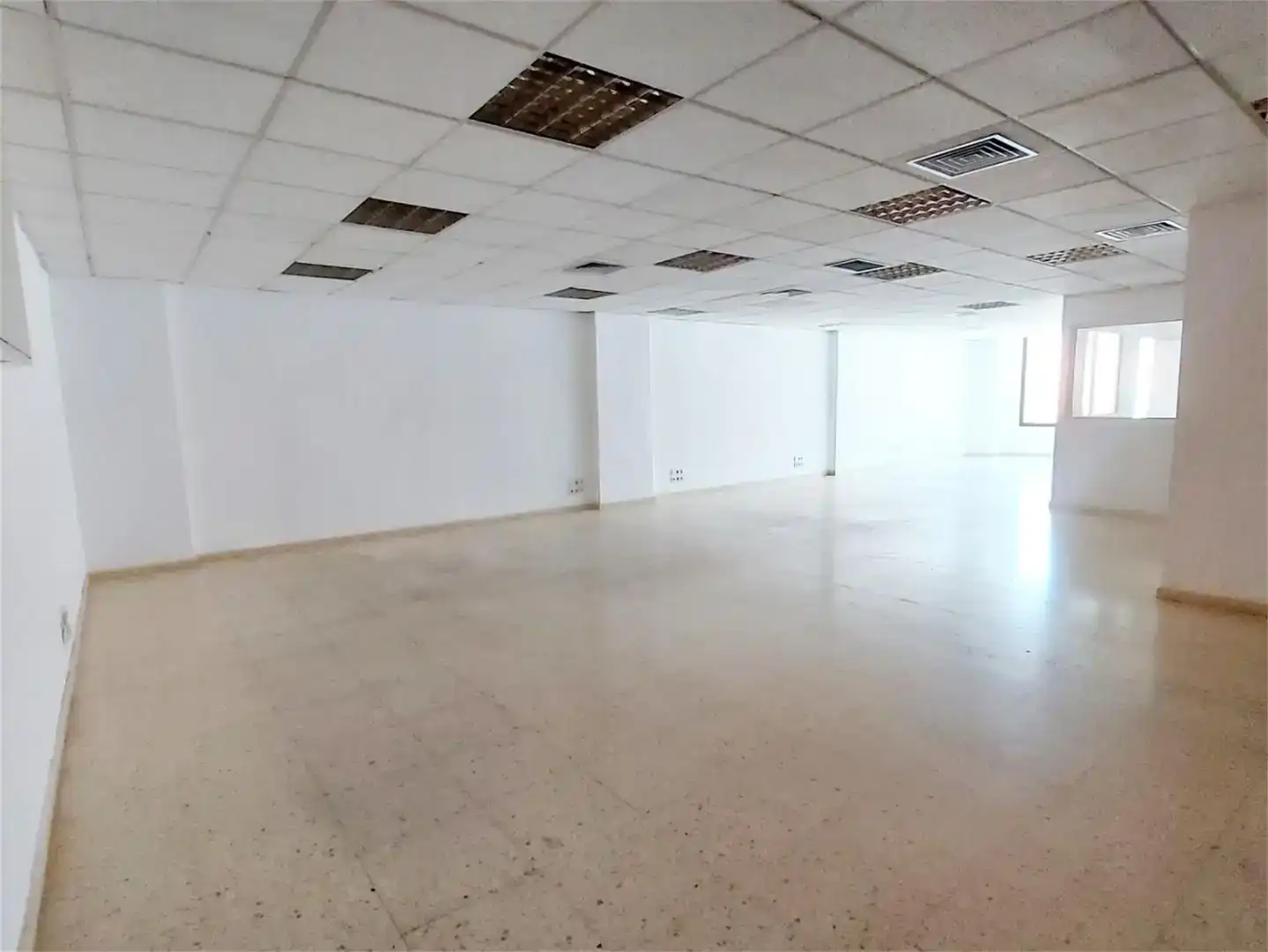 Local de alquiler en Cornellà de Llobregat con Aire acondicionado