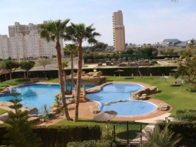 Piscina de Apartamento de alquiler en El Campello con Aire acondicionado, Calefacción y Parquet