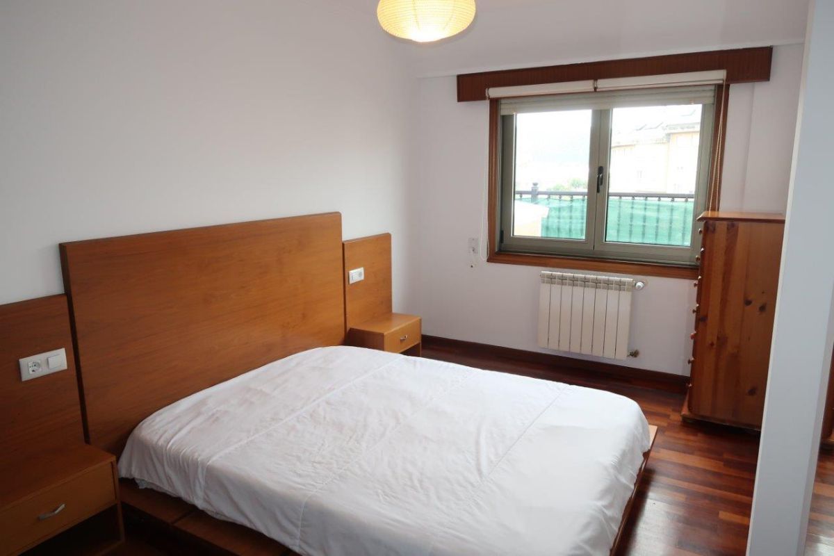 Dormitori de Àtic de lloguer en Arteixo amb Calefacció, Parquet i Terrassa