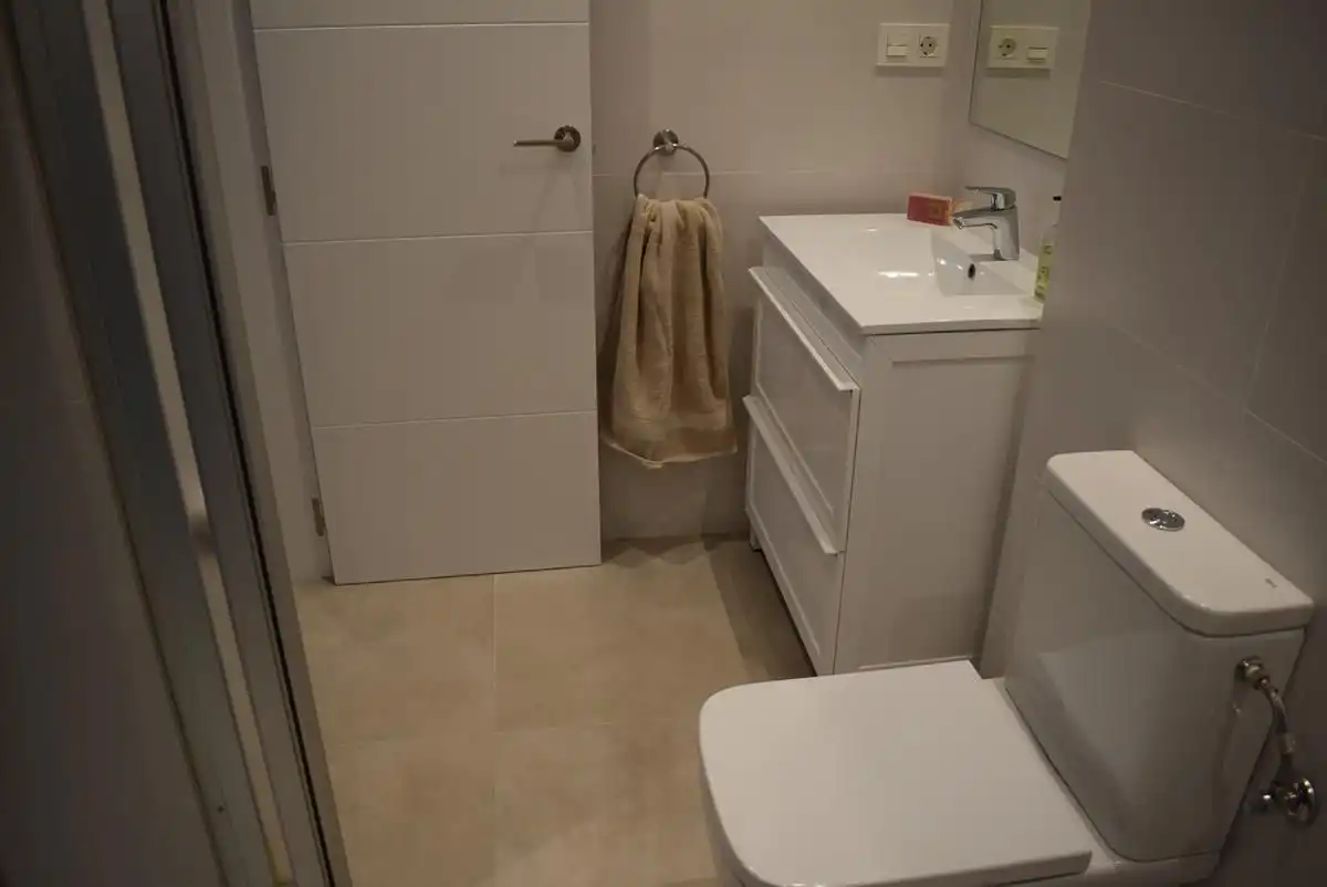 Baño de Apartamento de alquiler en Almuñécar con Aire acondicionado, Terraza y Amueblado