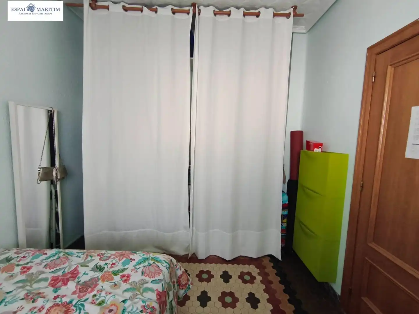 Dormitori de Pis en venda en Paterna amb Aire condicionat, Forn i Balcó