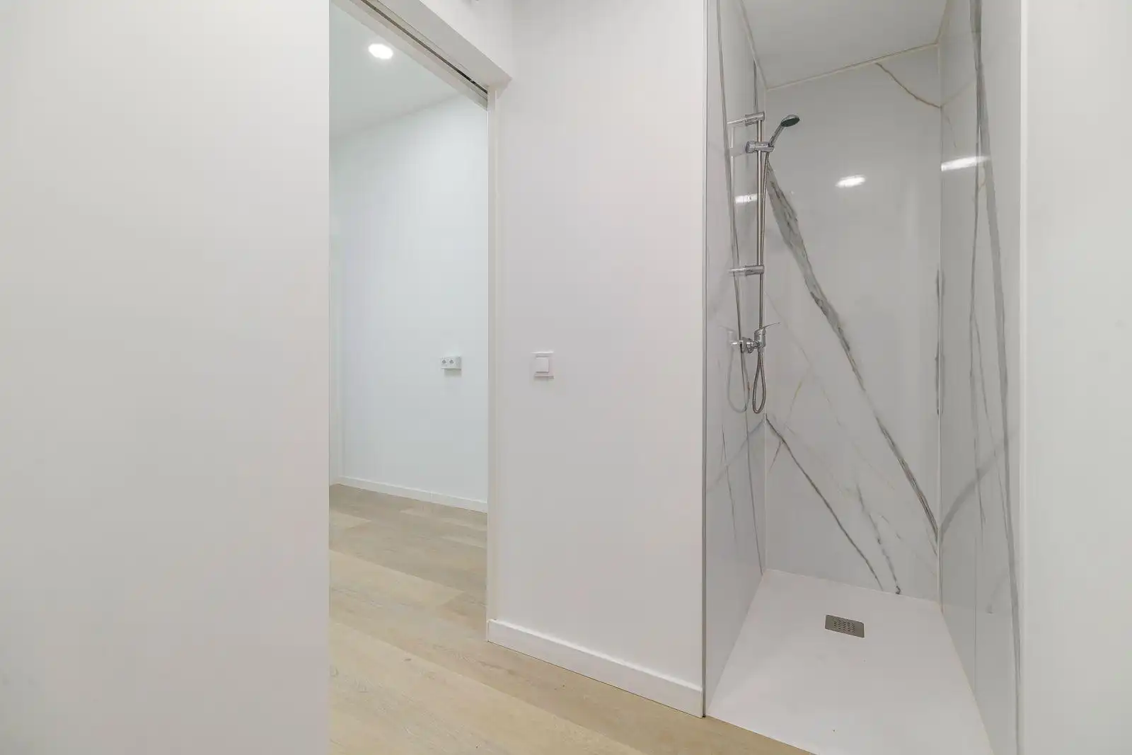 Baño de Loft en venta en L'Hospitalet de Llobregat con Parquet