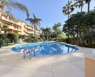 Piscina de Apartament en venda en Marbella amb Aire condicionat, Jardí privat i Terrassa