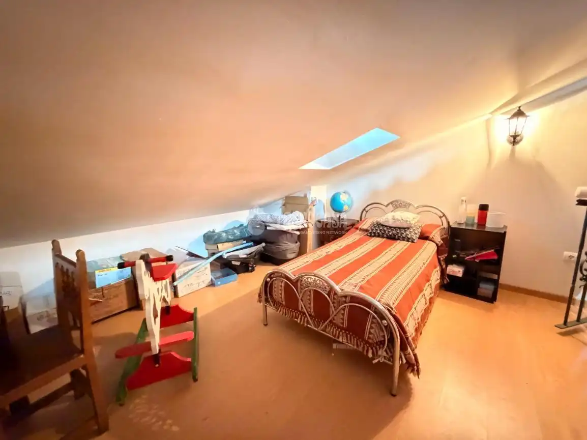 Habitación de Casa adosada en venta en Segovia con Calefacción