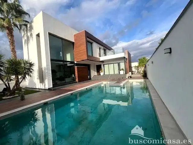Piscina de Casa o xalet en venda en Linares amb Jardí privat, Terrassa i Piscina