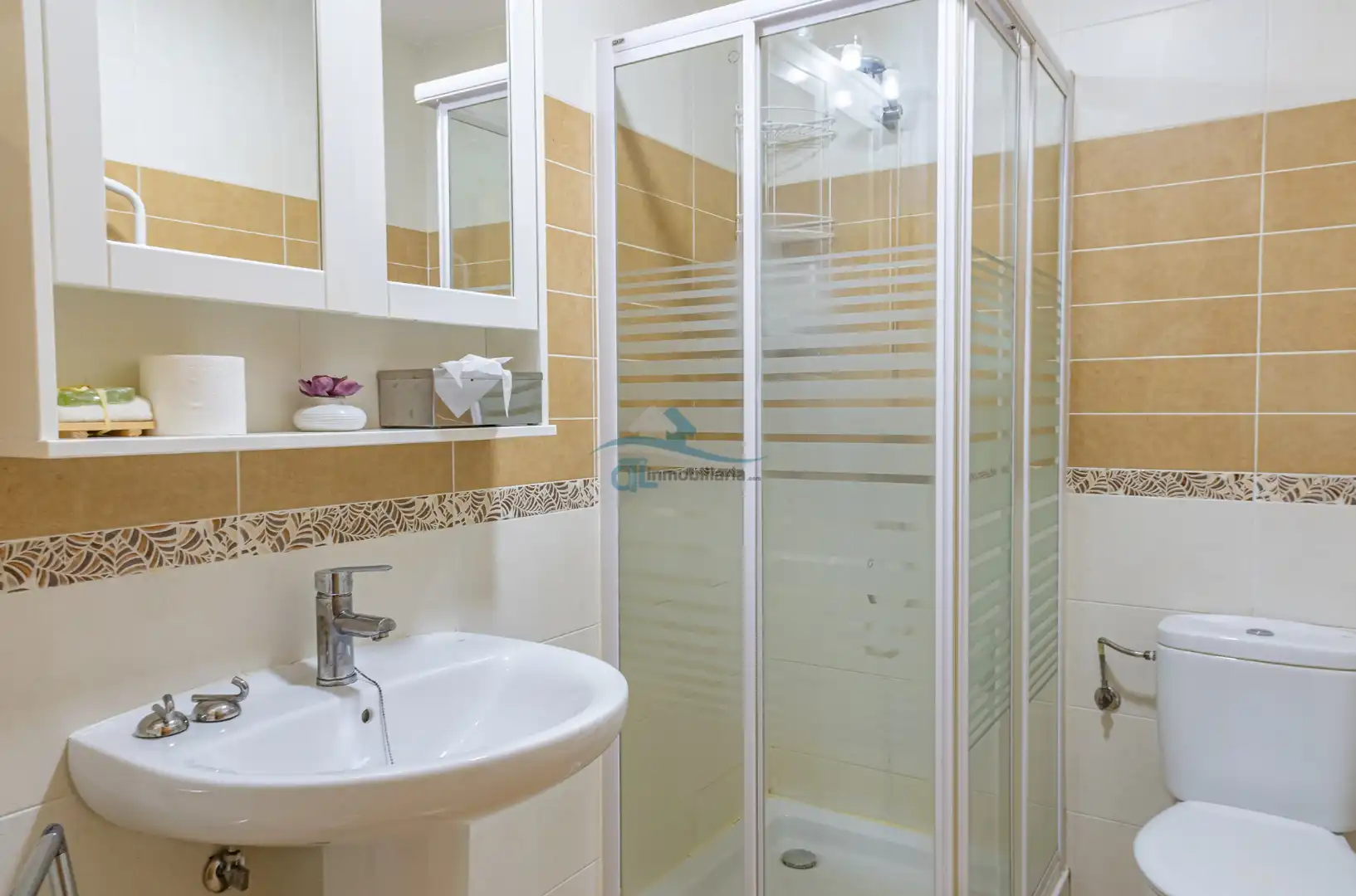 Bathroom of Flat for sale in Mengíbar  with Air Conditioner, Heating and Storage room