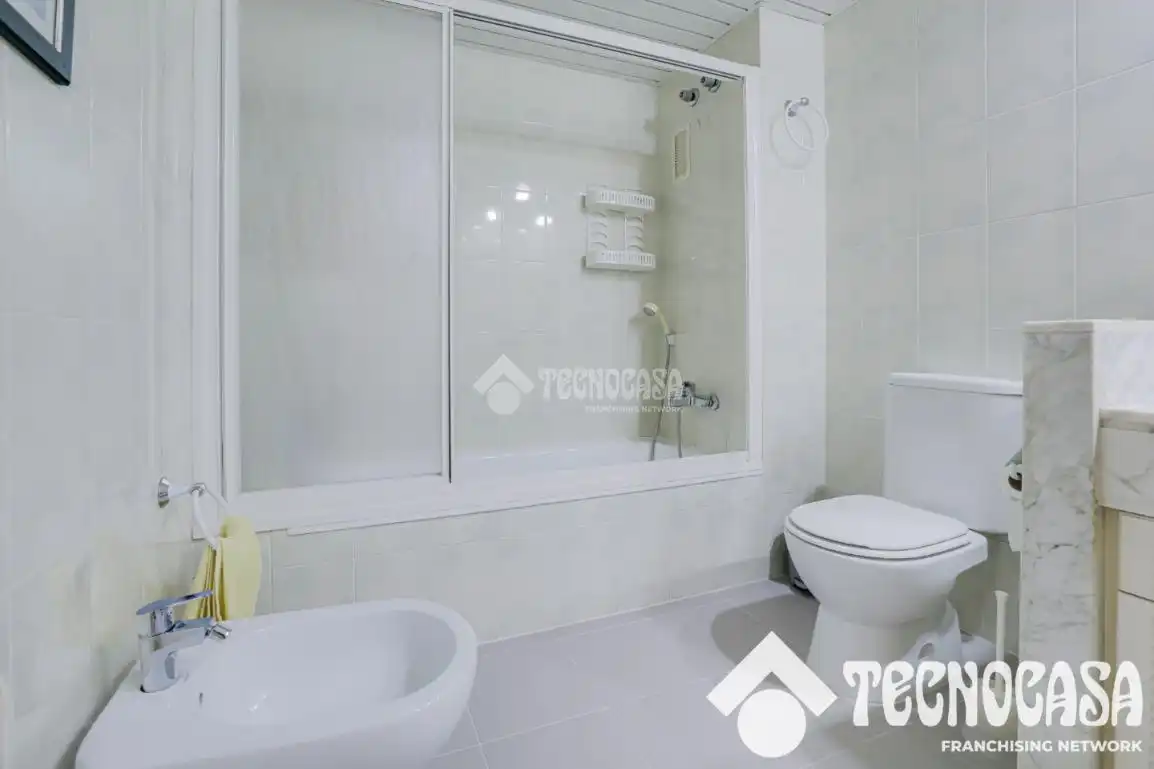 Bathroom of Flat for sale in Sant Boi de Llobregat  with Air Conditioner, Heating and Terrace