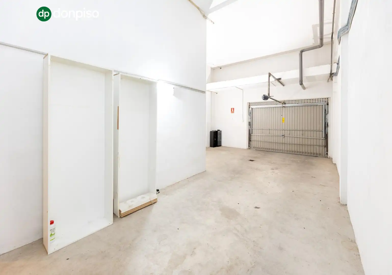 Casa adosada en venta en Granada con Aire acondicionado, Calefacción y Piscina comunitaria