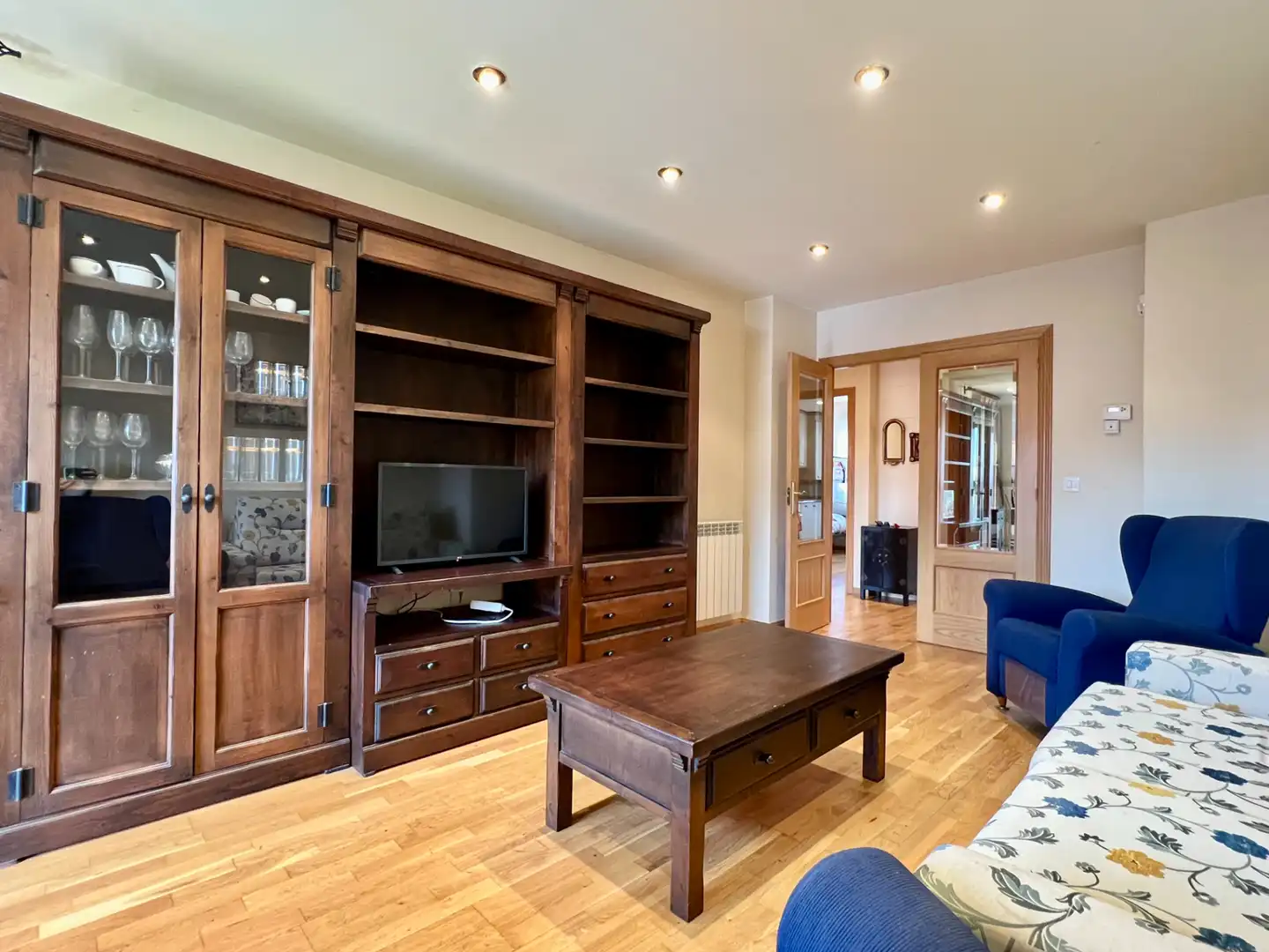 Living room of Flat for sale in Jaca  with Heating, Parquet flooring and Terrace