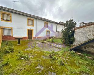 Exterior view of House or chalet to rent in Santervás de la Vega  with Heating