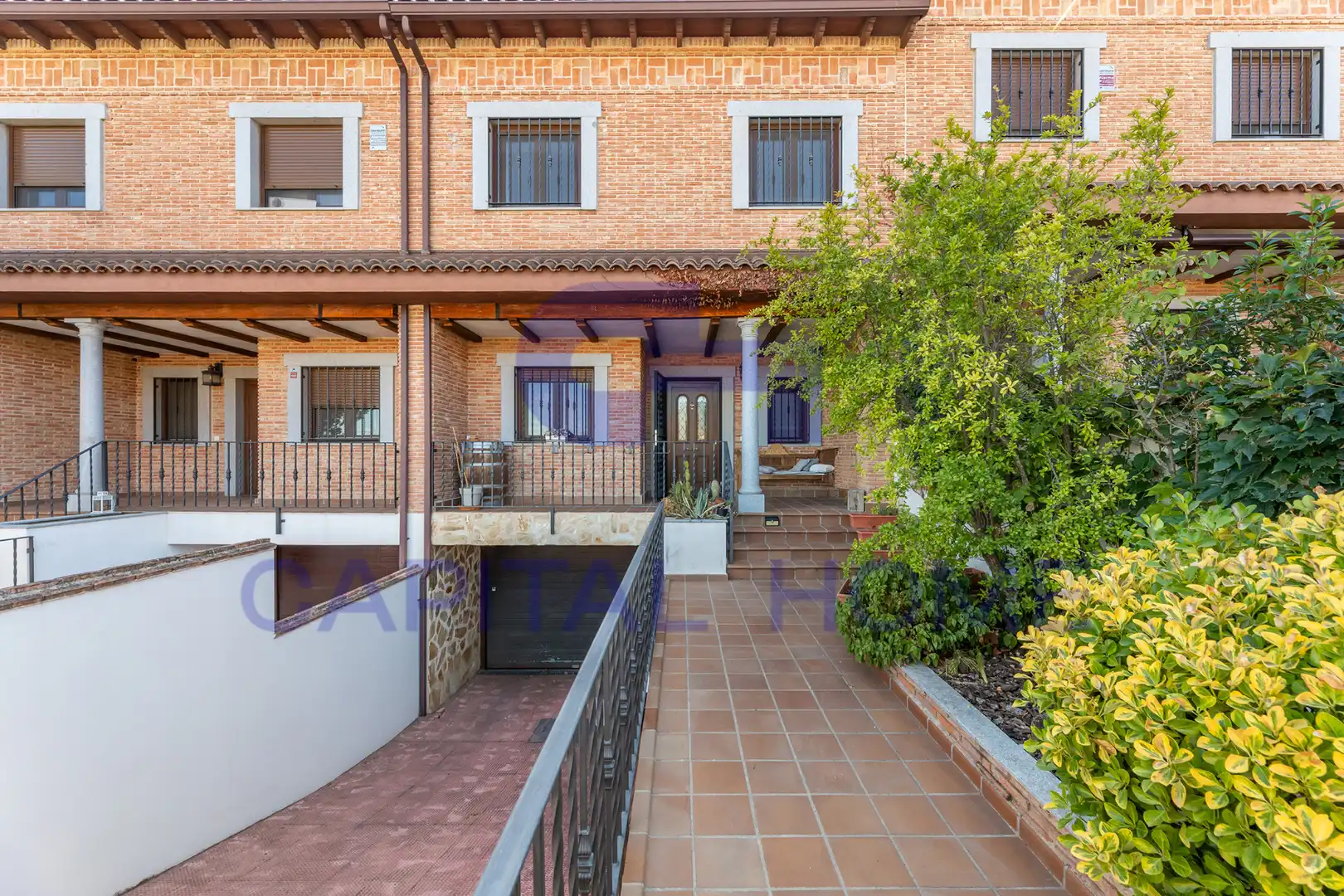 Adosado con piscina en venta en Calle del Pino Piñonero