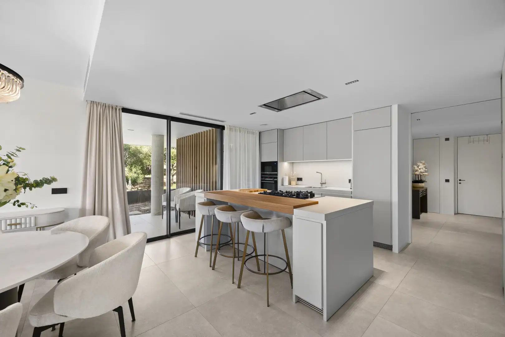 Küche von Wohnungen zum Verkauf in Sotogrande mit Klimaanlage, Terrasse und Abstellraum