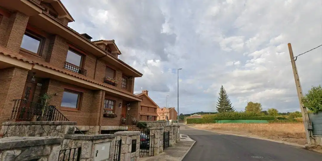 Vista exterior de Casa adosada en venda en Sariegos