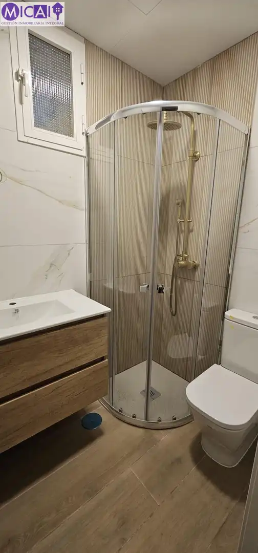 Bany de Planta baixa en venda en Cádiz amb Moblat