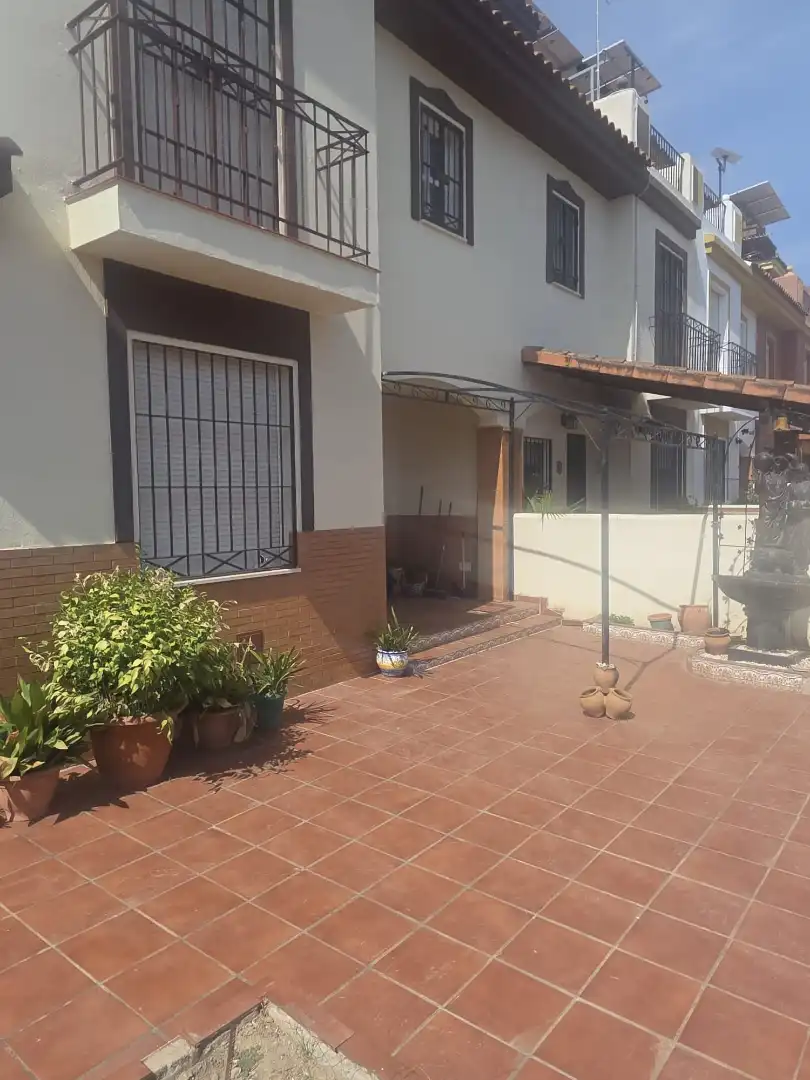 Terrassa de Casa o xalet en venda en Castilleja de la Cuesta amb Aire condicionat, Jardí privat i Terrassa