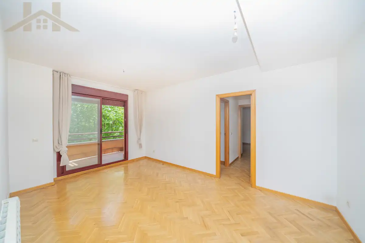Sala d'estar de Pis en venda en El Escorial amb Calefacció, Parquet i Terrassa
