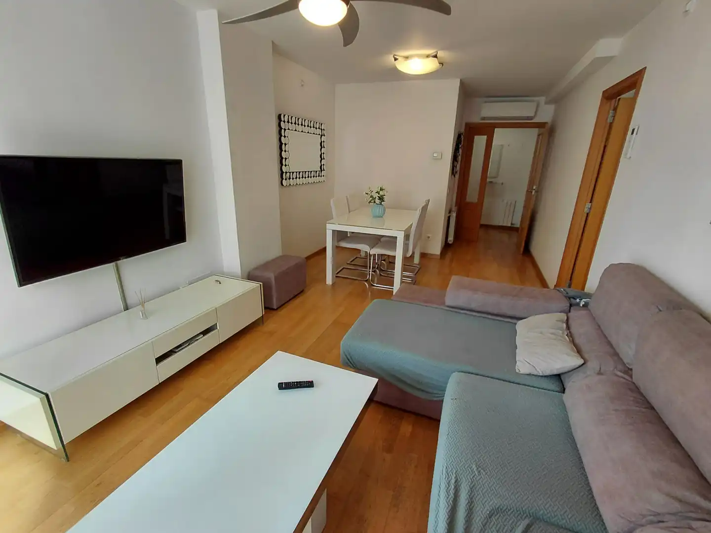 Wohnzimmer von Erdgeschoss zur Miete in  Palma de Mallorca mit Klimaanlage, Heizung und Privatgarten