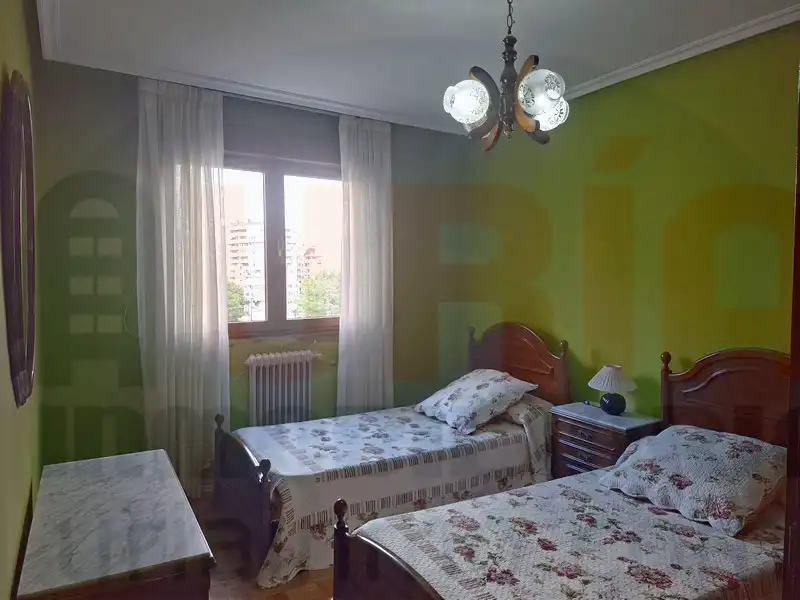 Habitación de Piso de alquiler en Oviedo  con Calefacción, Amueblado y Lavadora