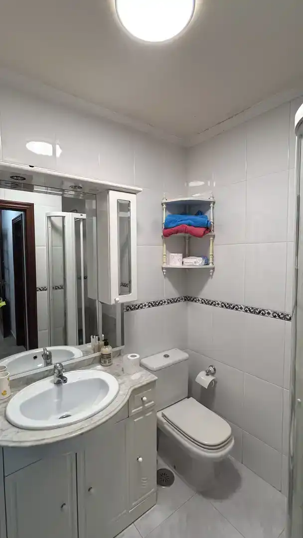 Badezimmer von Wohnung zur Miete in Pontevedra Capital  mit Balkon