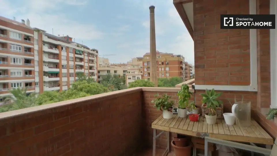 Terraza de Piso para compartir en Barcelona con Aire acondicionado, Calefacción y Amueblado