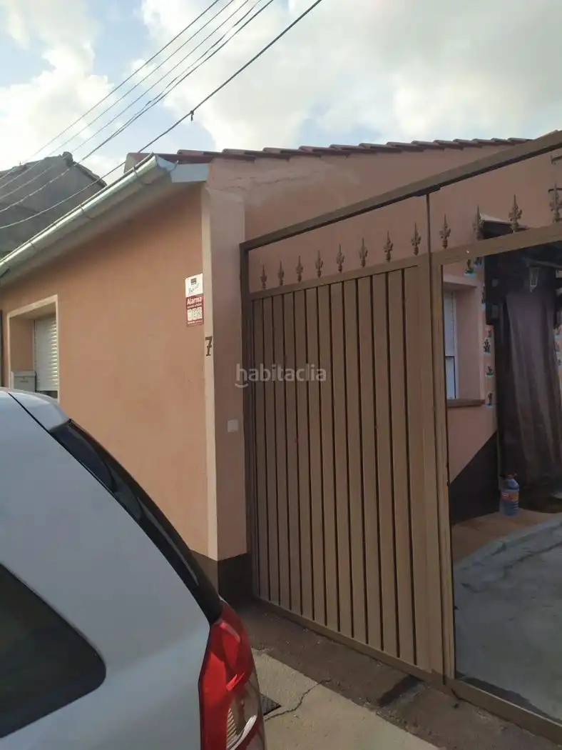 Casa amb jardí en venda a Calle Sol 7