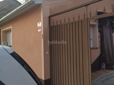 Casa amb jardí en venda a Calle Sol 7