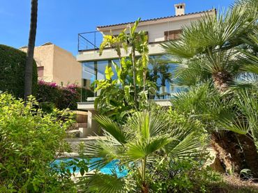 Xalet amb piscina en venda a Montebello - Nou Espai
