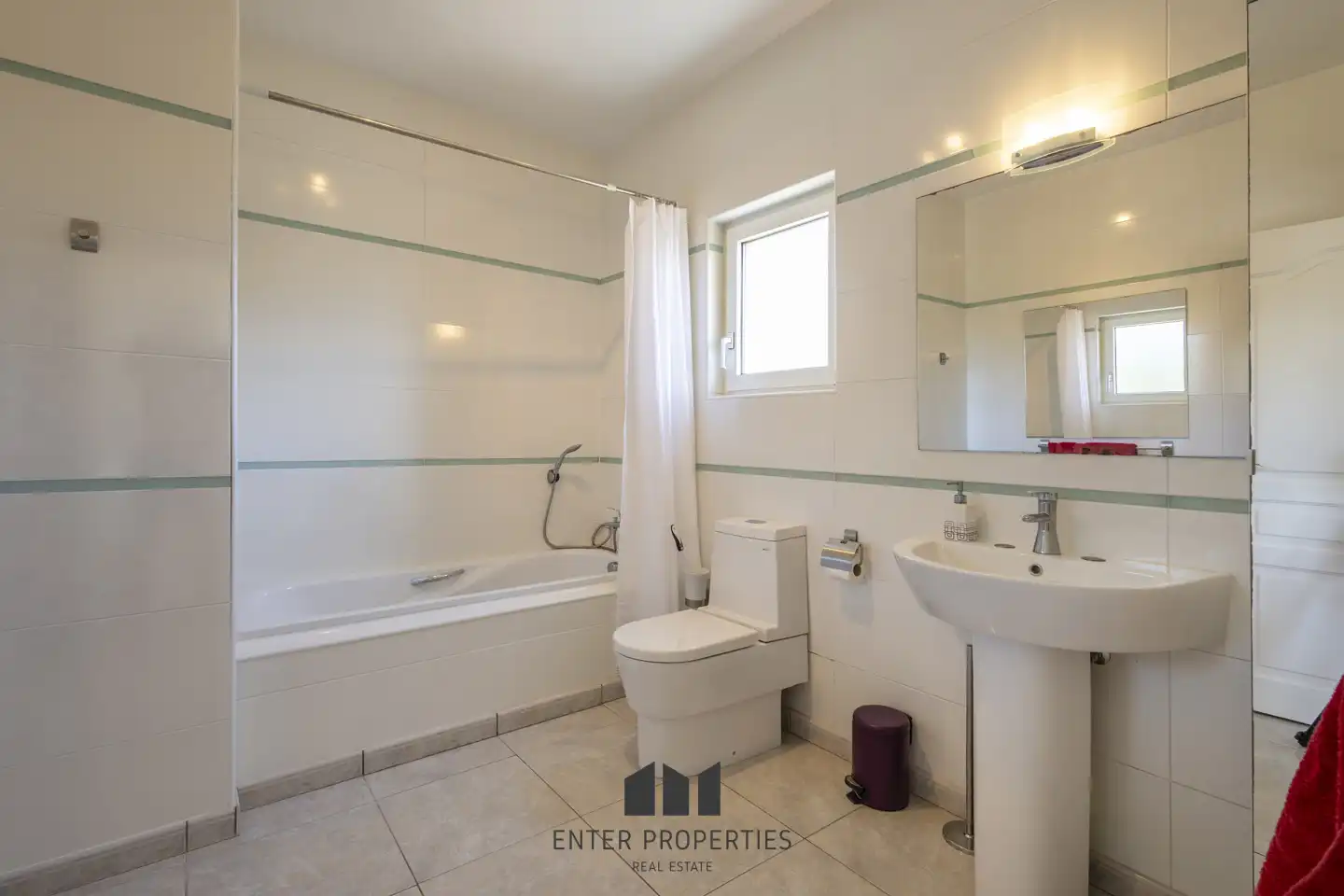Baño de Piso en venta en Moraira con Aire acondicionado, Calefacción y Piscina