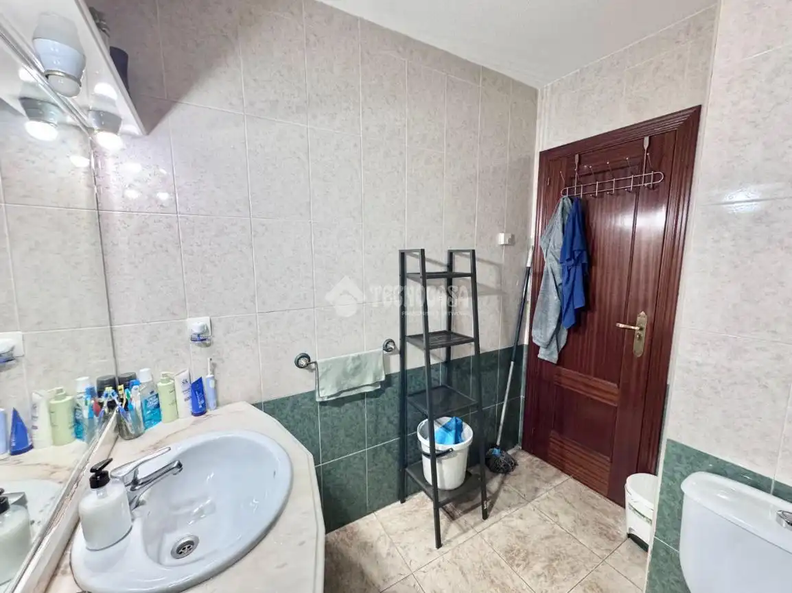 Badezimmer von Wohnung zum Verkauf in Yuncos mit Klimaanlage und Terrasse