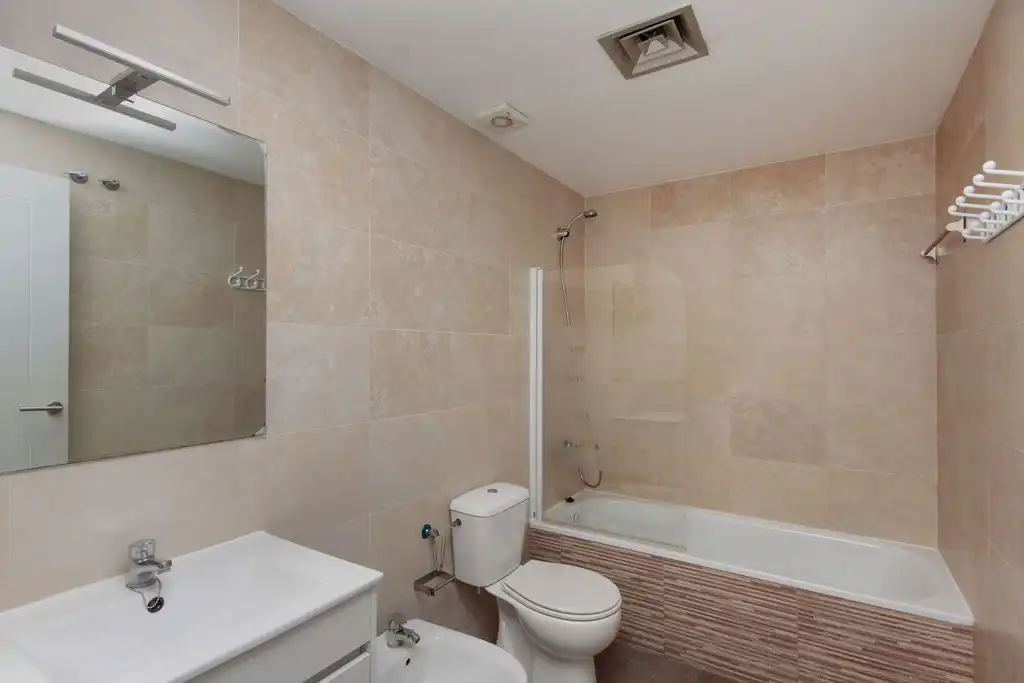 Bathroom of Flat for sale in Badalona