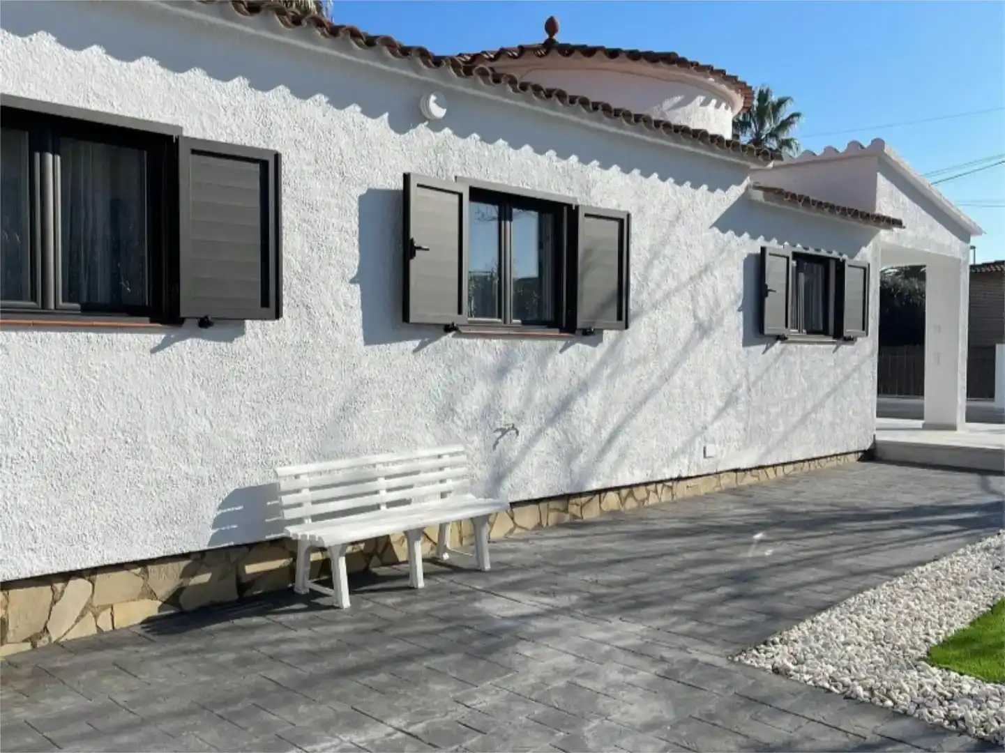 Vista exterior de Casa o chalet de alquiler en Empuriabrava con Aire acondicionado, Jardín privado y Piscina