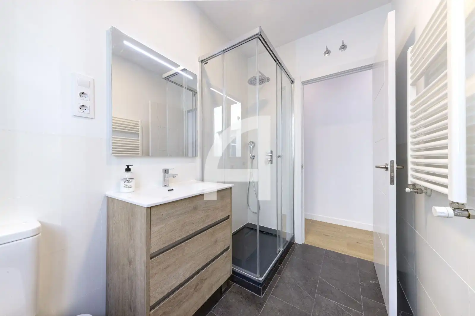 Badezimmer von Dachboden zur Miete in Madrid mit Klimaanlage, Heizung und Terrasse