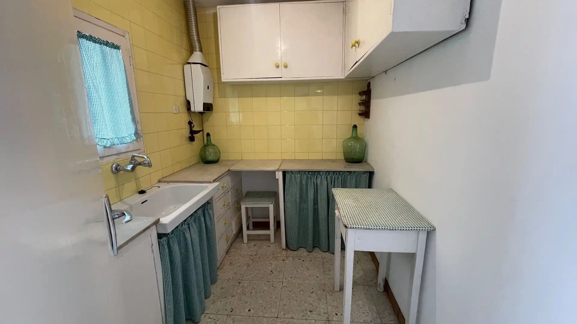 Cuina de Finca rústica en venda en Vallbona de Les Monges amb Terrassa