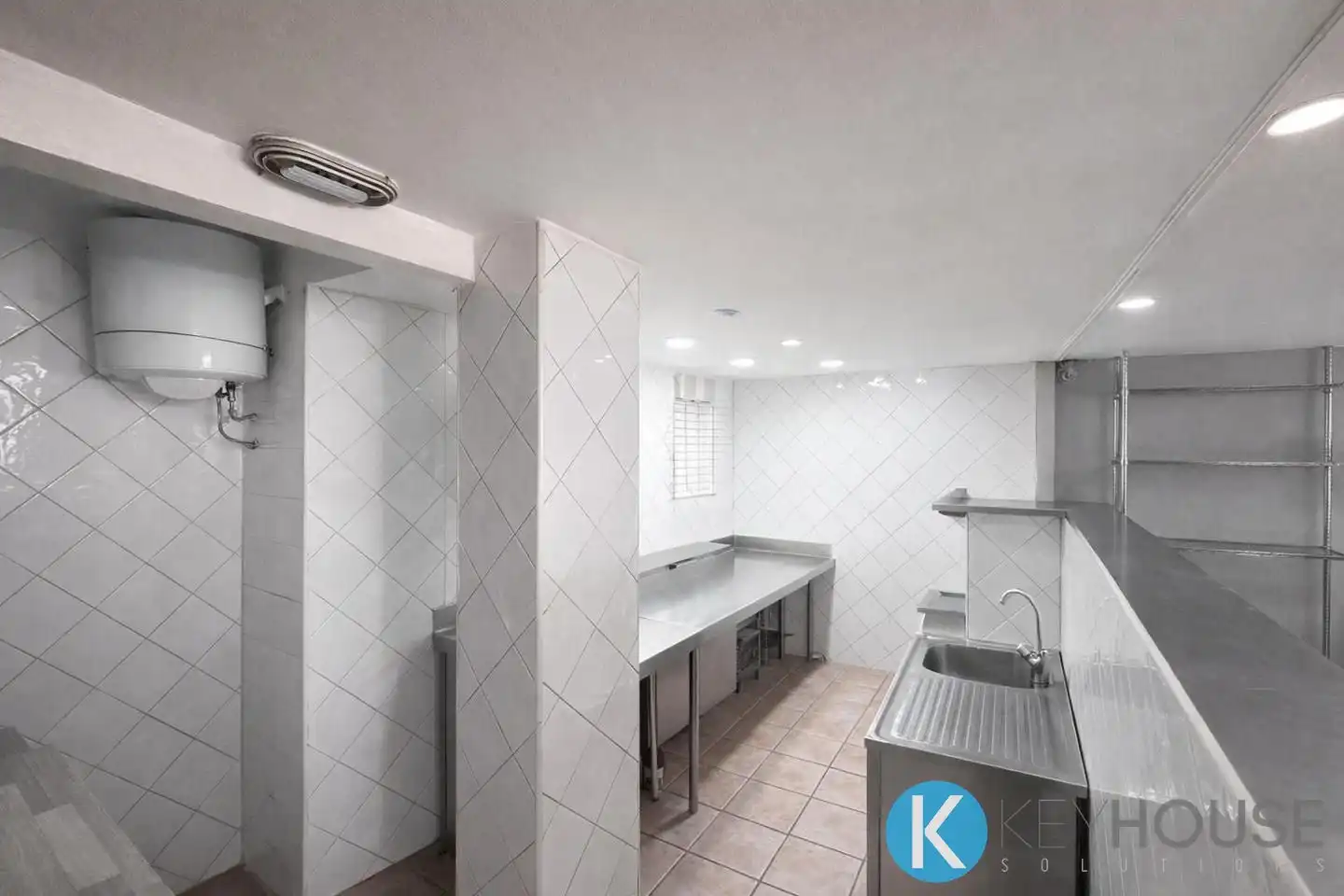Cocina de Local en venta en San Fernando de Henares con Aire acondicionado
