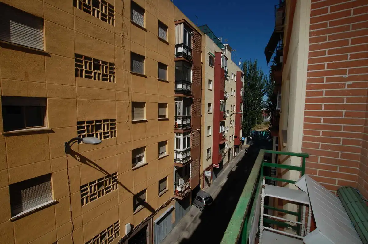 Vista exterior de Piso para compartir en Granada con Amueblado