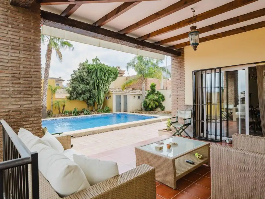 Terrassa de Casa o xalet en venda en Alhaurín El Grande amb Aire condicionat, Calefacció i Jardí privat