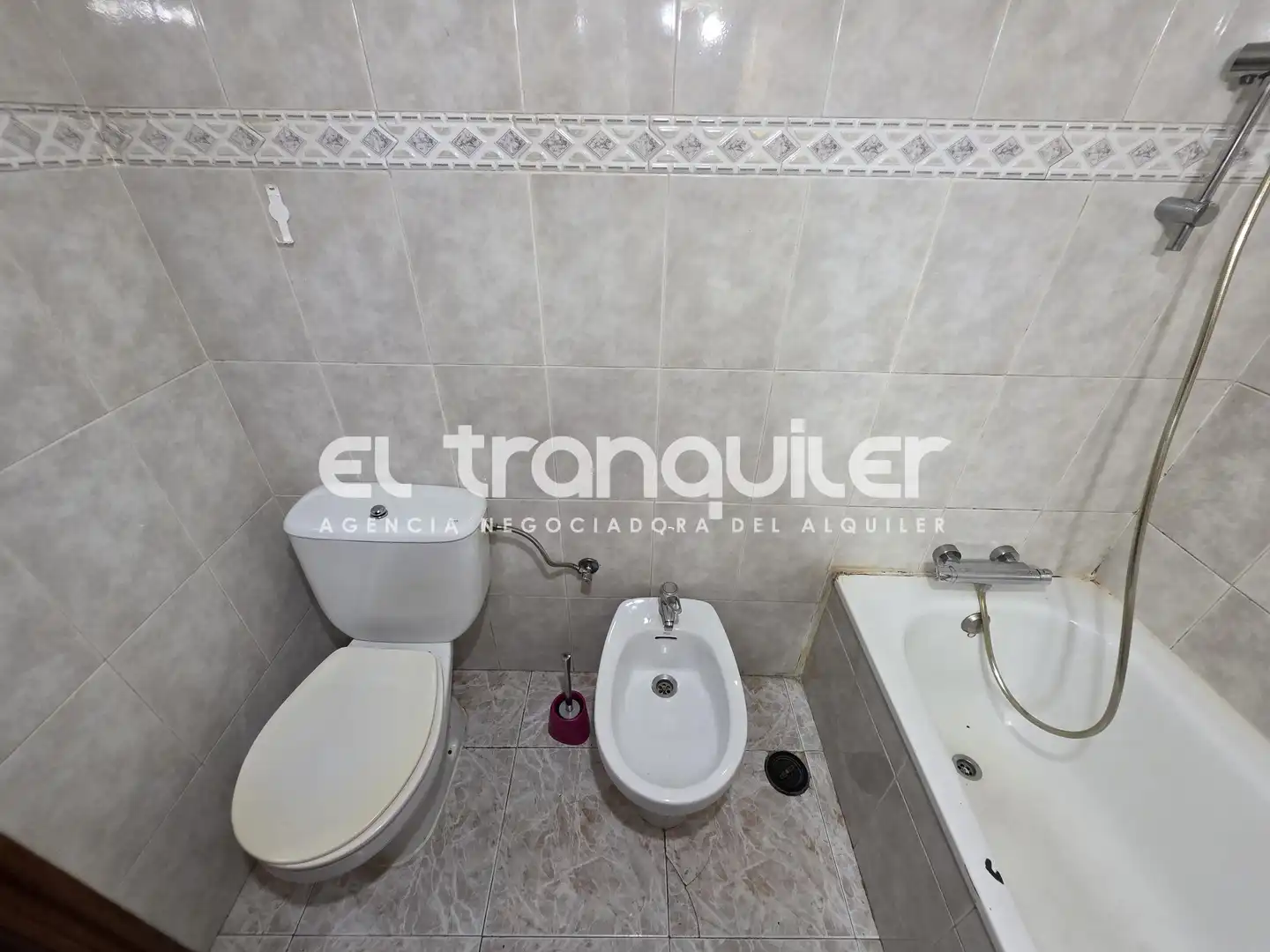 Bany de Pis de lloguer en Madrid amb Aire condicionat, Terrassa i Moblat