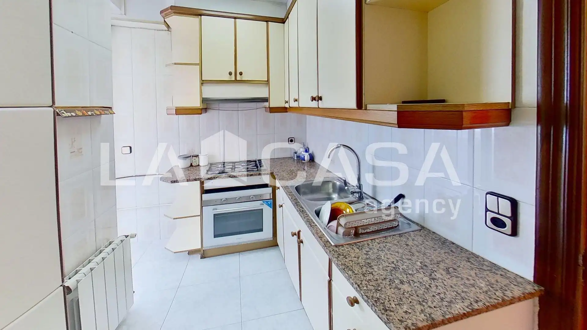 Küche von Wohnung zum Verkauf in Barcelona mit Heizung und Balkon