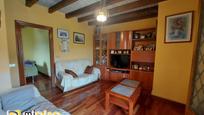Sala d'estar de Casa o xalet en venda en Ampuero amb Calefacció, Terrassa i Moblat