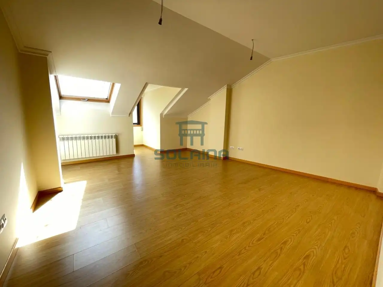 Sala de estar de Ático en venta en San Cibrao das Viñas con Calefacción