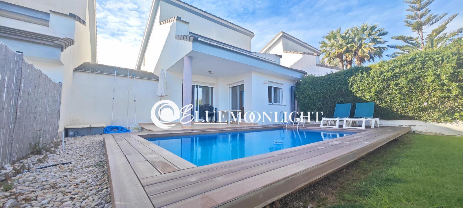 Exterior view of Single-family semi-detached for sale in Peñíscola / Peníscola  with Air Conditioner, Heating and Private garden