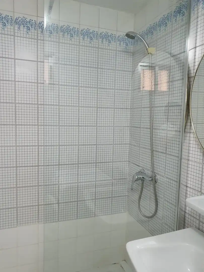 Bathroom of Study for rent in Granada  with Air Conditioner, Heating and Furnished