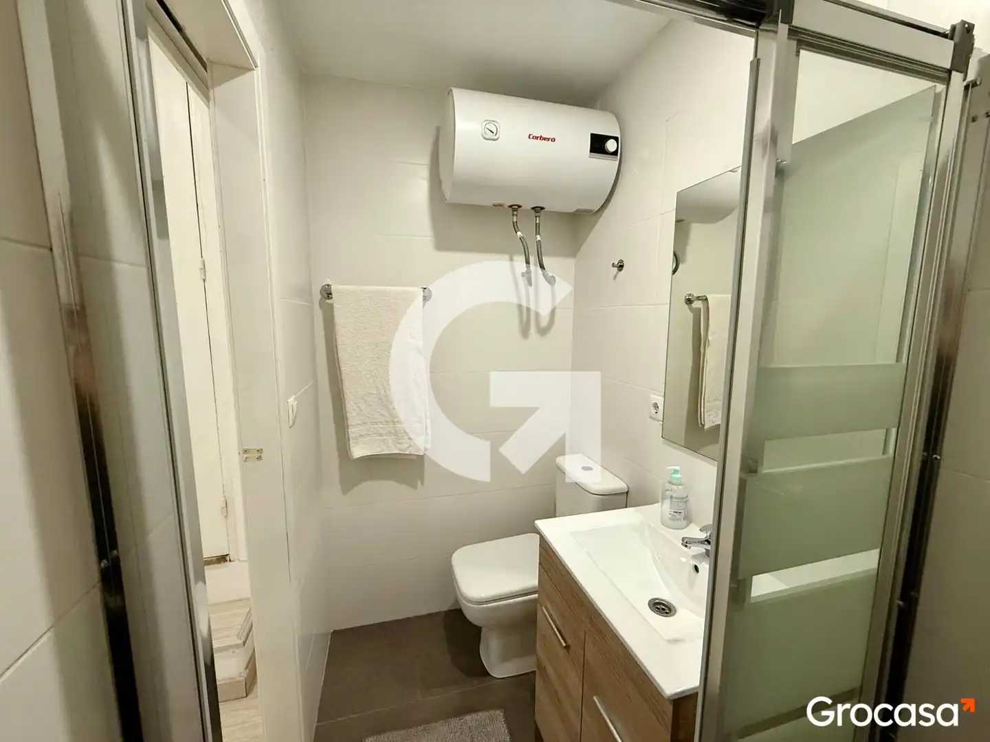 Badezimmer von Erdgeschoss zum Verkauf in Barcelona mit Heizung, Möbliert und Ofen