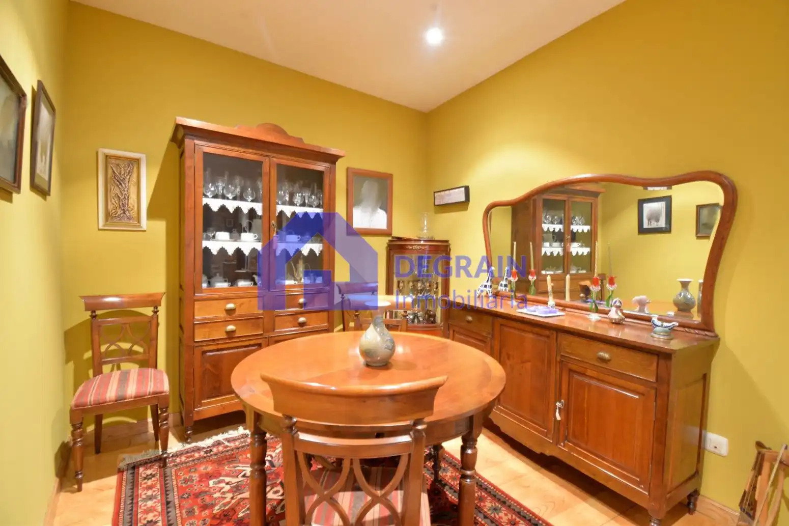 Comedor de Piso en venta en Oviedo  con Parquet, Terraza y Trastero