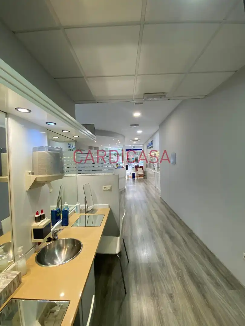 Local comercial en venta en Avenida das Camelias, imagen 5