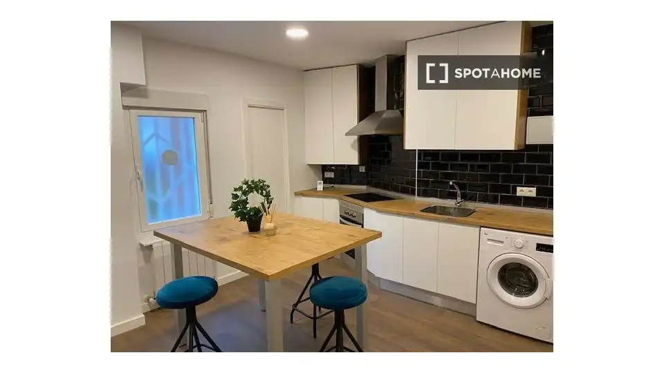 Kitchen of Flat for share in Madrid  with Air Conditioner, Terrace and Furnished