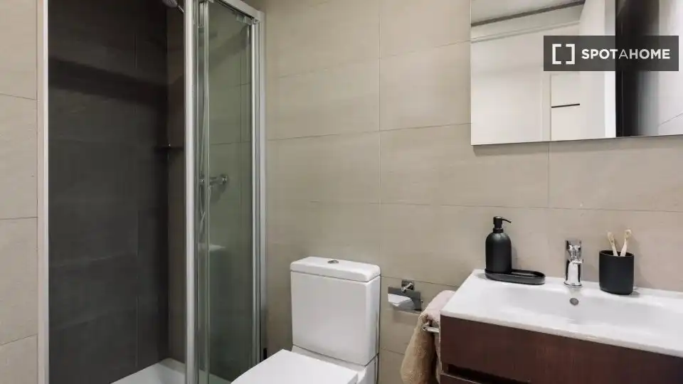Bathroom of Flat for rent in Barcelona  with Air Conditioner, Heating and Furnished