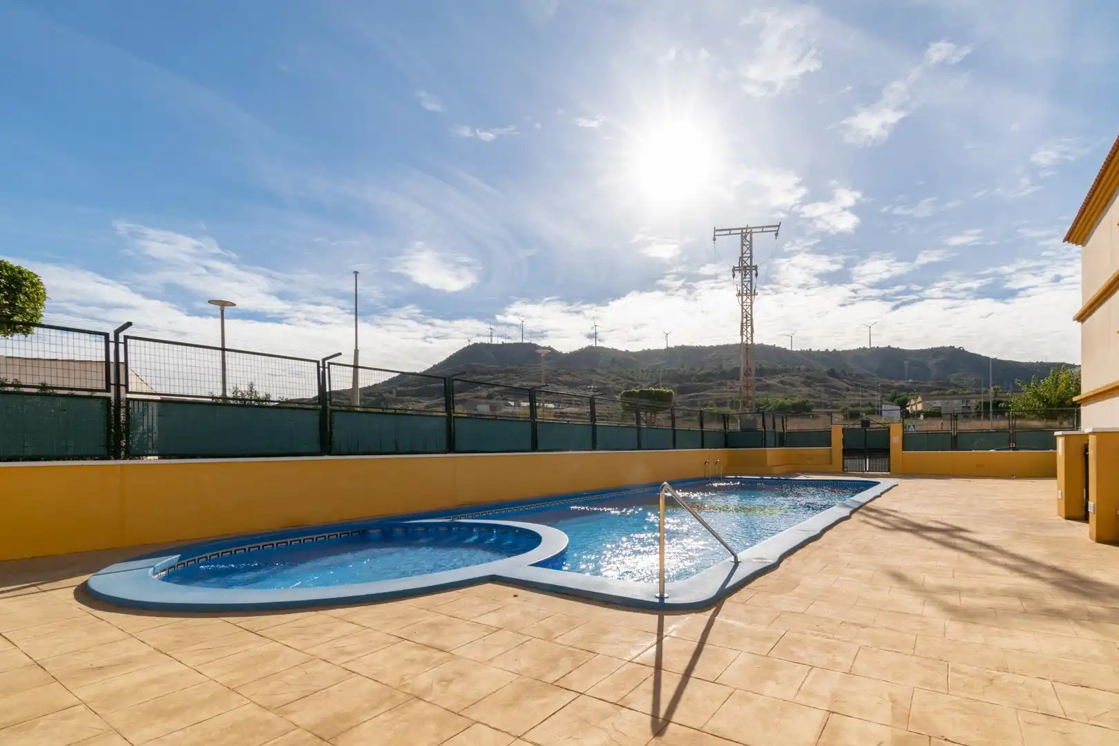 Piscina de Piso de alquiler en La Unión con Amueblado, Balcón y Alarma