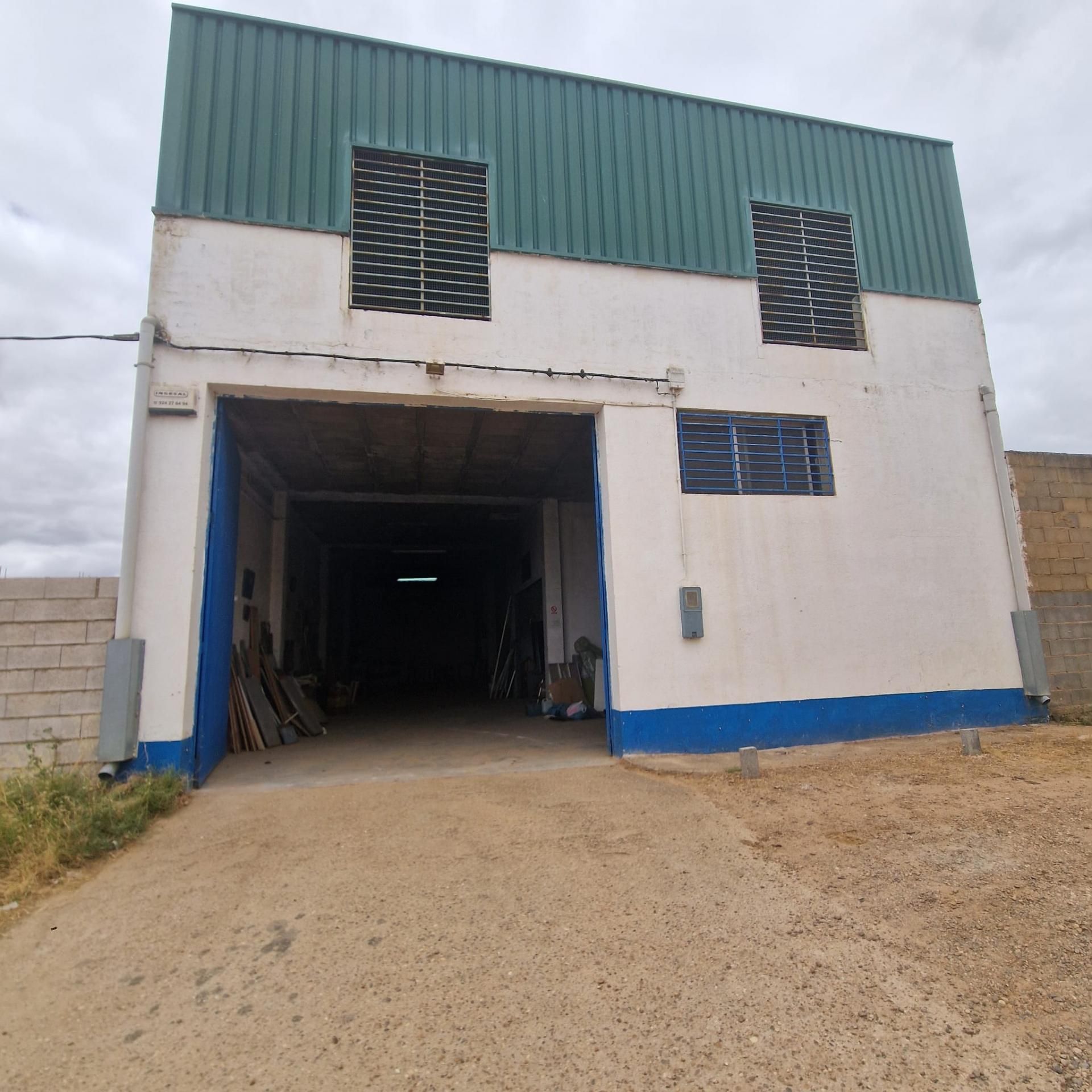 Vista exterior de Nau industrial en venda en Badajoz Capital